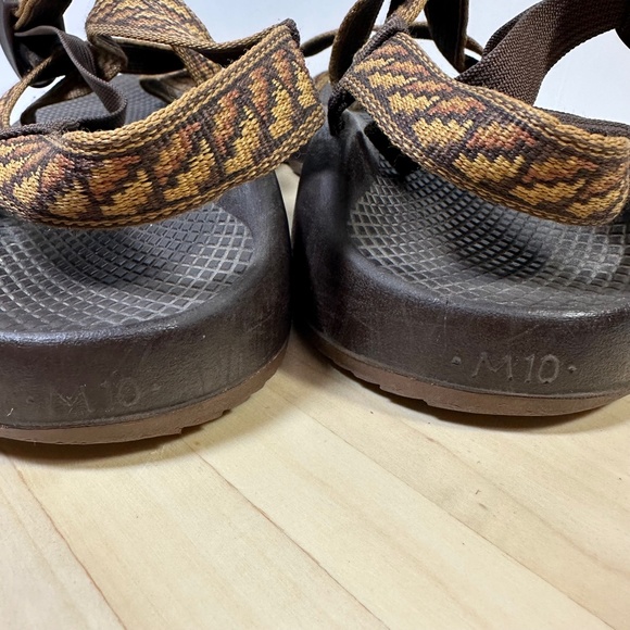 Chaco Z/2 Men\'s Hiking Sport Sandals Toe Loop Size 10 Brown Graphic Camp Trail